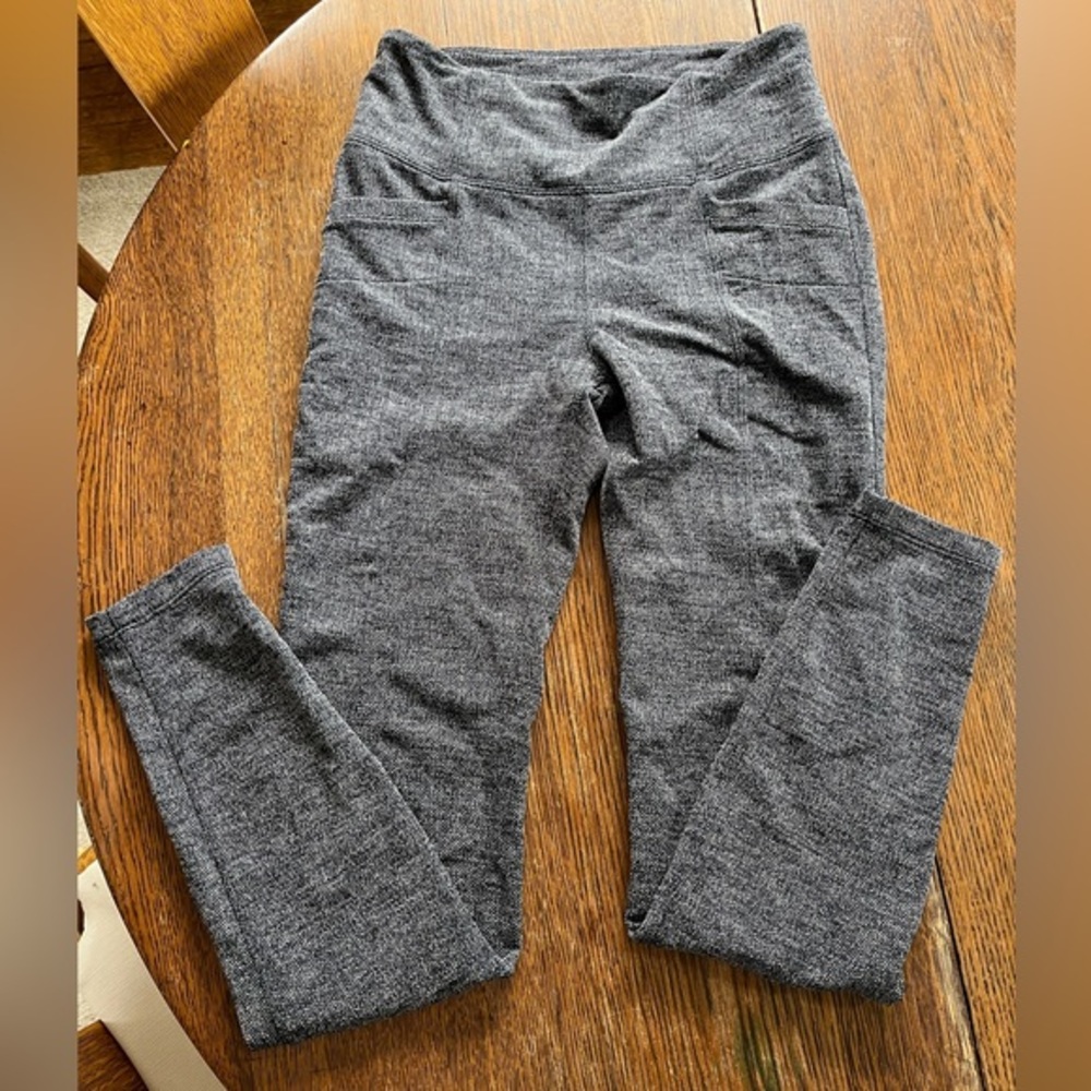 Athleta legging with back pockets size small